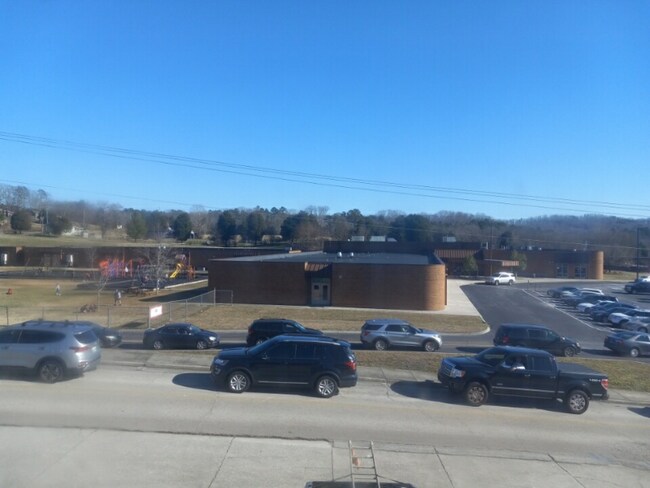 Foto del edificio - 317 Bailey Rd