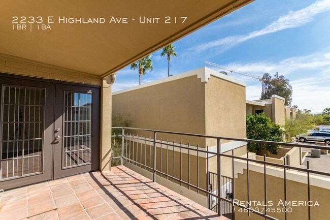 Building Photo - 2233 E Highland Ave