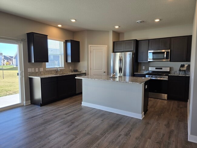 Building Photo - 2075 Aloha Ave