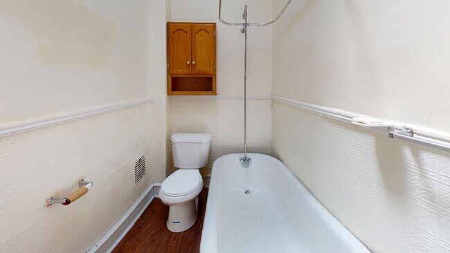 Building Photo - Well maintained  townhouse