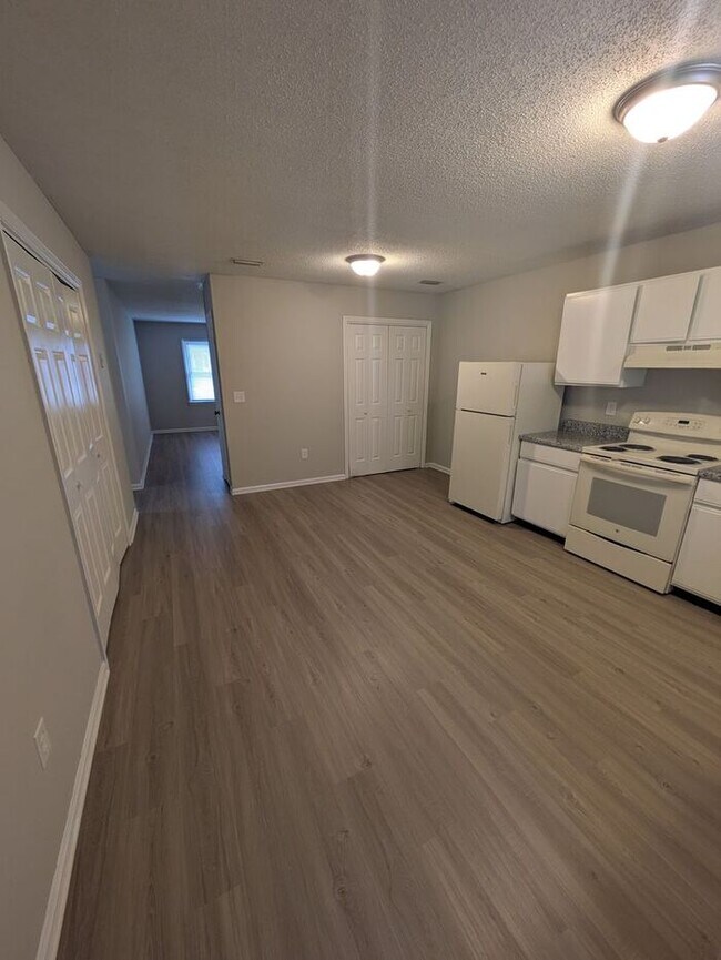Foto del edificio - 2BD/1B End Unit at Northtowne Heights