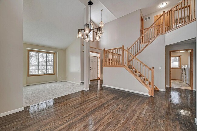 Foto del edificio - Spacious 4-Bed 4-Bath Home in Buffalo - Available 7/1!