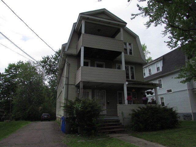 Front View - 1083 Boulevard