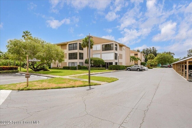 Foto del edificio - 6165 S Mirror Lake Dr