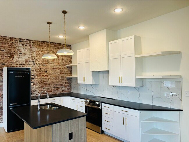 Foto del edificio - 711 Broadway St