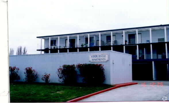 Primary Photo - Sand Castle Apartments