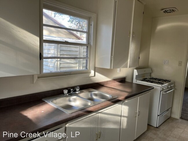Building Photo - 3 br, 1 bath House - 1200 Pine Creek Road ...
