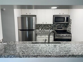 Building Photo - 1110 W Tri Oaks Ln