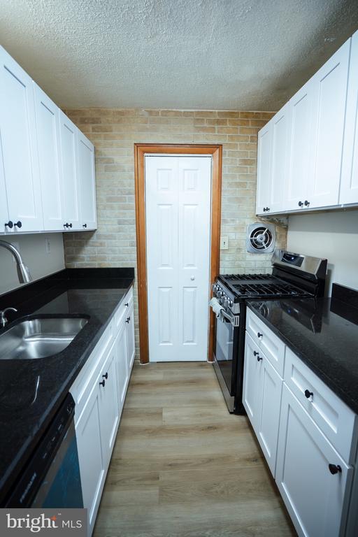 Foto del edificio - 7507 Riverdale Rd