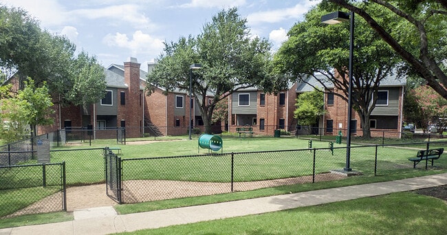 Building Photo - The Versailles Apartments