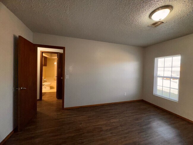 Foto del edificio - 3 Bed 2 bath townhouse in Midwest City!