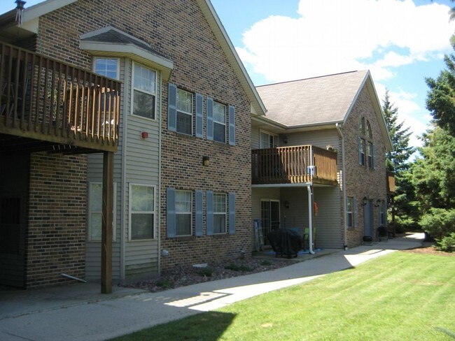 Building Photo - 170 W Pioneer Rd