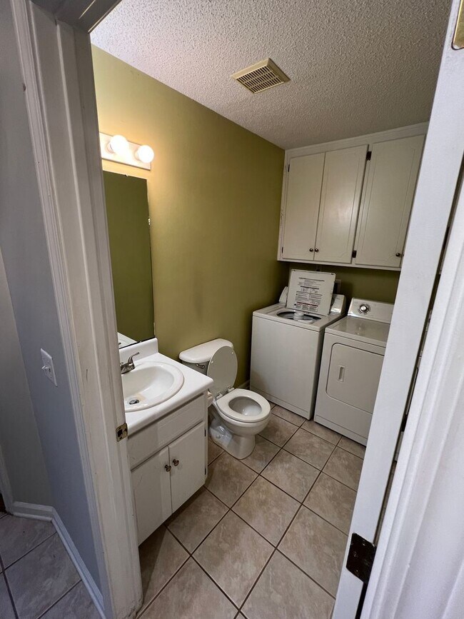 Foto del edificio - 140 Woodmere Dr