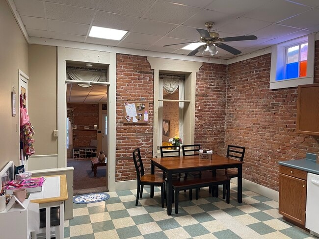 Kitchen - 118 E Main St
