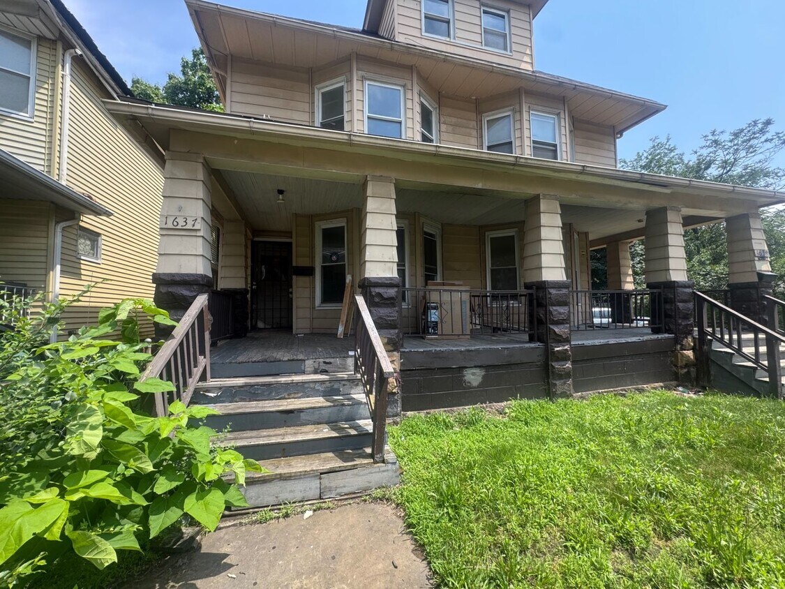 Primary Photo - 1637 Holyrood Rd