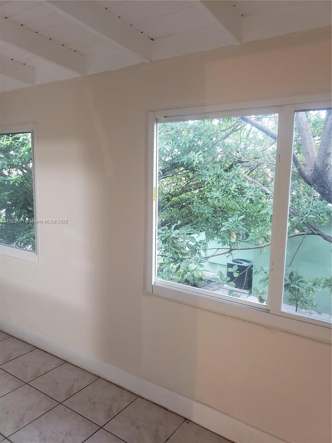 Foto del edificio - 3640 SW 14th St