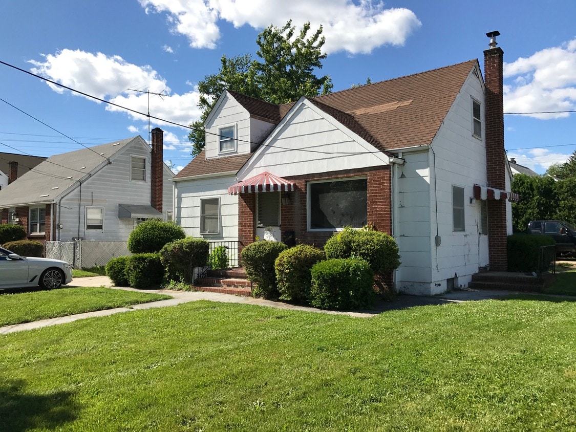 1072 Amboy Ave, Edison, NJ 08837 House Rental in Edison, NJ
