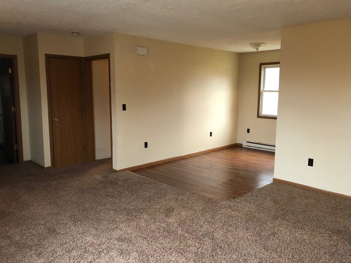 Primary Photo - 1558 Van Voorhis Rd