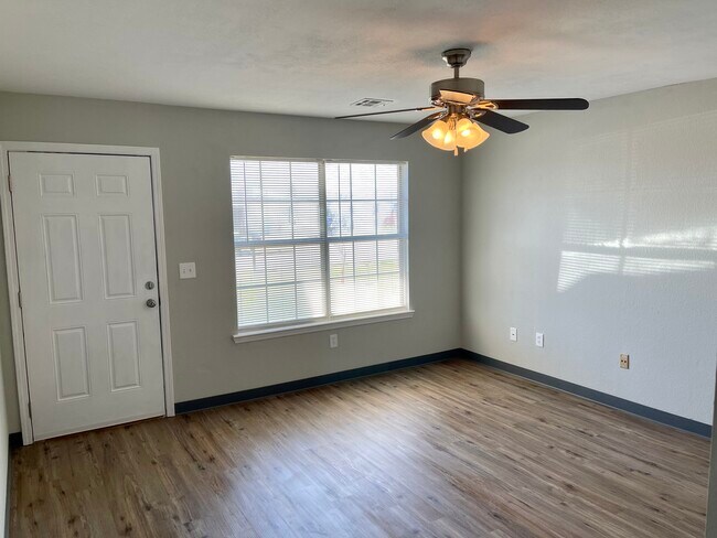 Building Photo - 3231 Twin County