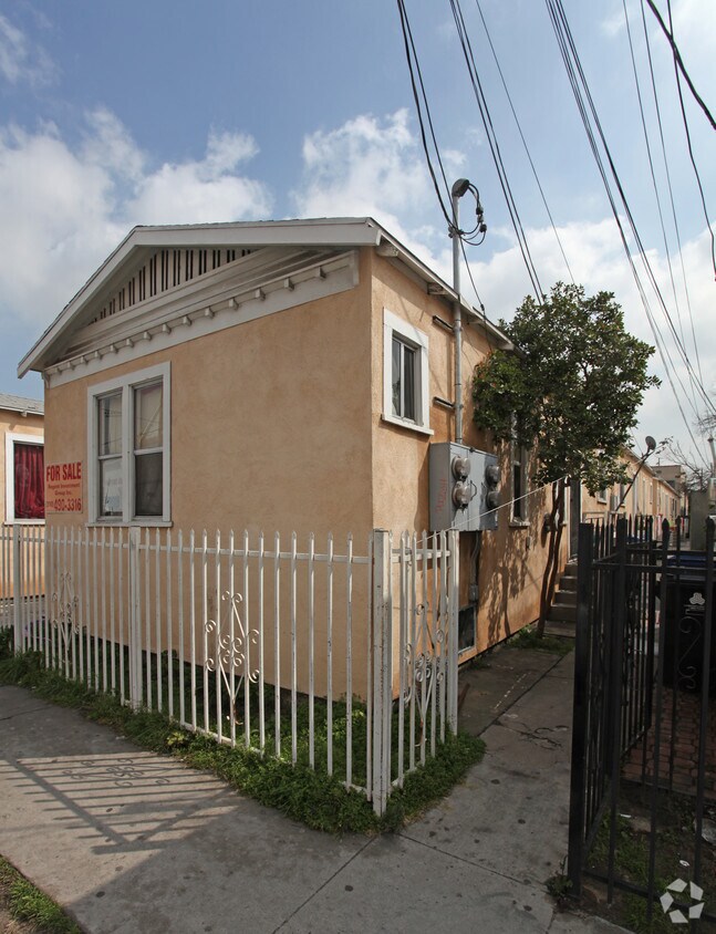 Building Photo - 2400 Maple Ave