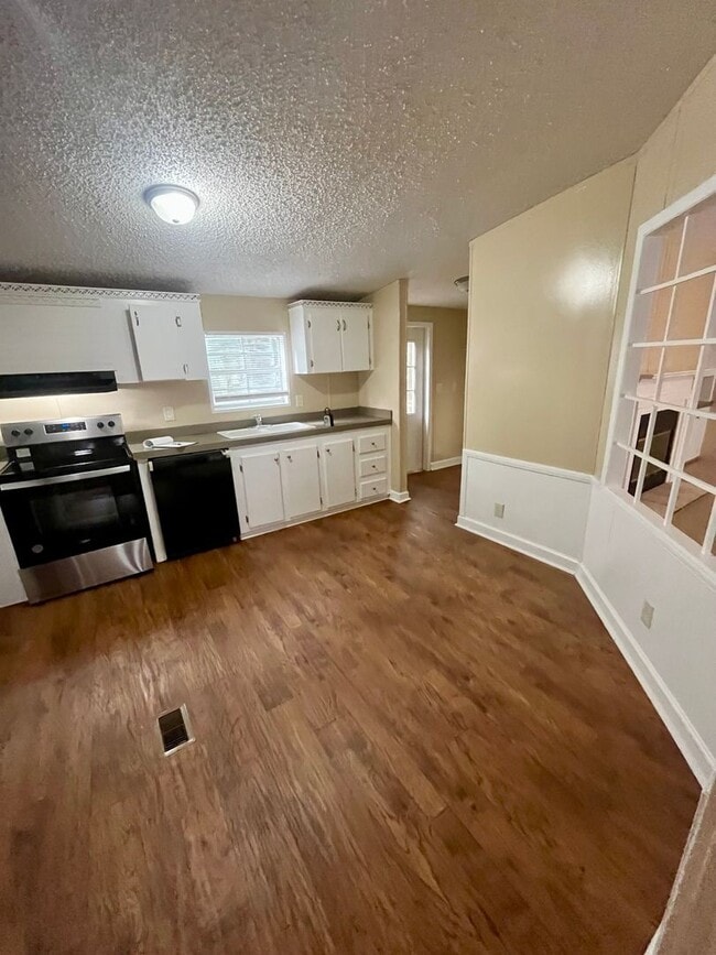 Building Photo - 121 Annie Mae Dr