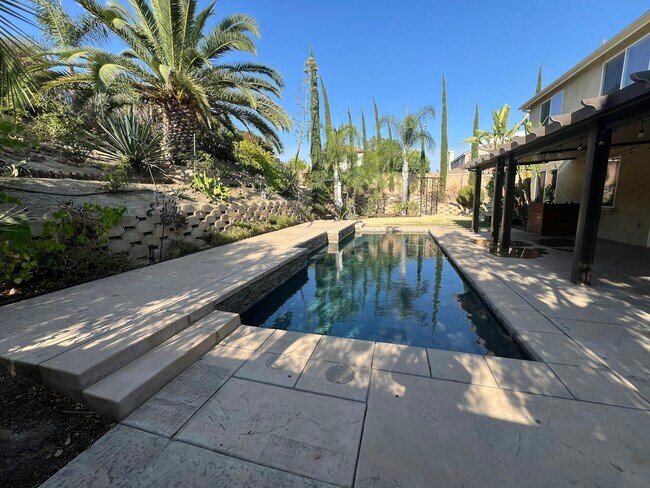Foto del edificio - 23990 Hollingsworth Dr