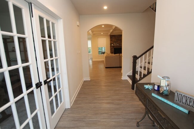 Building Photo - Spring Breeze Beauty! What a house!!!!!