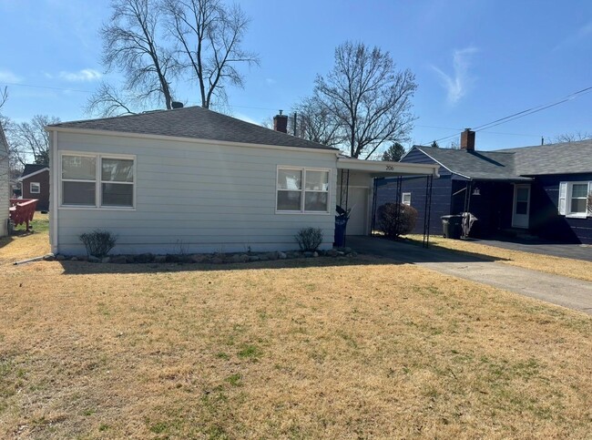 Building Photo - 206 W Conron Ave