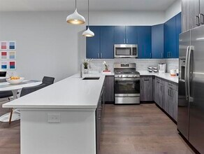 Building Photo - 260 Ave E