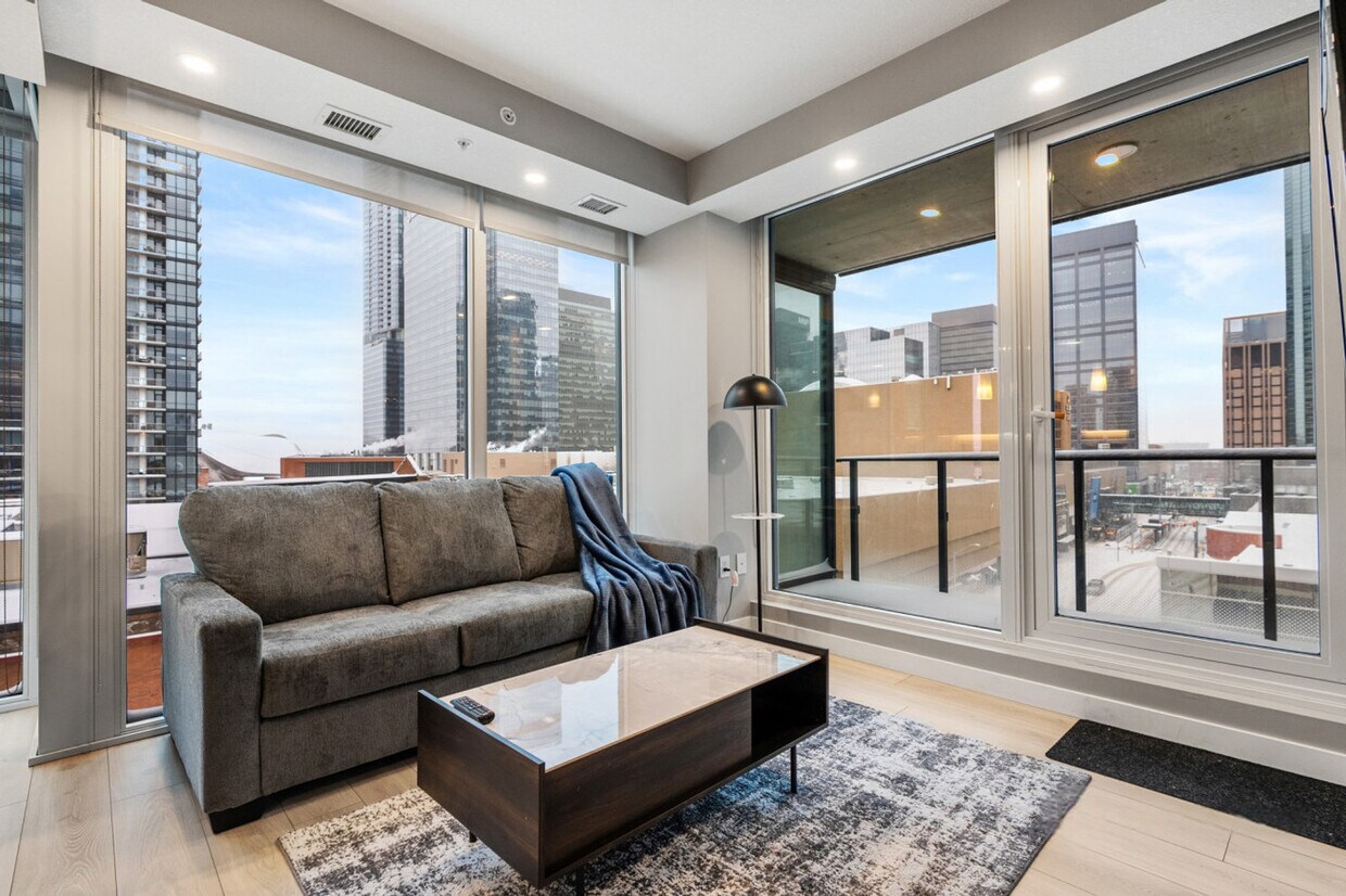 Photo principale - 10180-10103 103 St NW