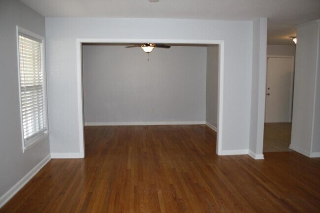 Building Photo - 306 Susan Dr