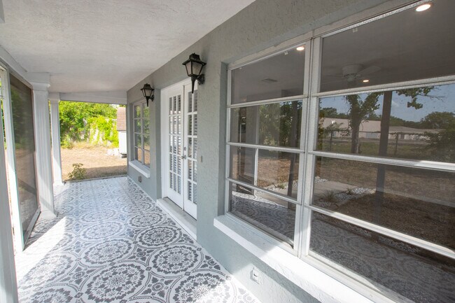 Foto del edificio - 3329 29th St N