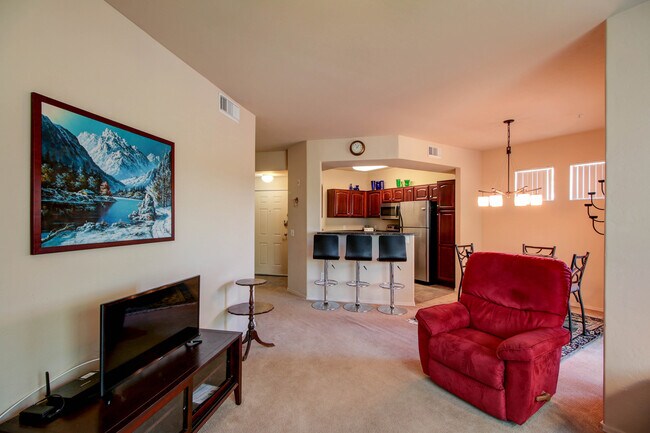 Building Photo - 2550 E River Rd