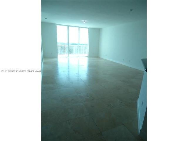 Building Photo - 14951 Royal Oaks Ln