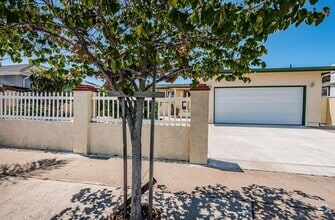 Building Photo - 7467 Bagdad St