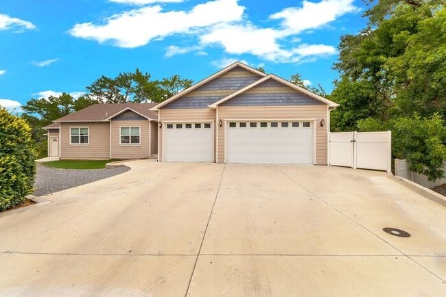 Beautiful & Spacious 4Bd 3.5Bath Home w/An... - Beautiful & Spacious 4Bd 3.5Bath Home w/An...