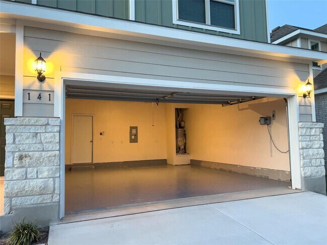 Building Photo - 141 Banyon Dr