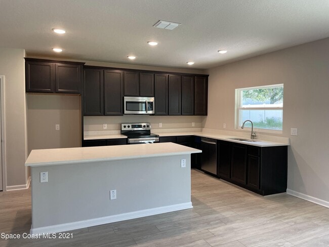 Foto del edificio - 655 Boughton Way