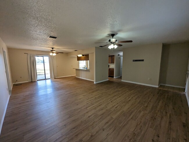 Foto del edificio - Recently Updated 3/2 in North Crystal Rive...