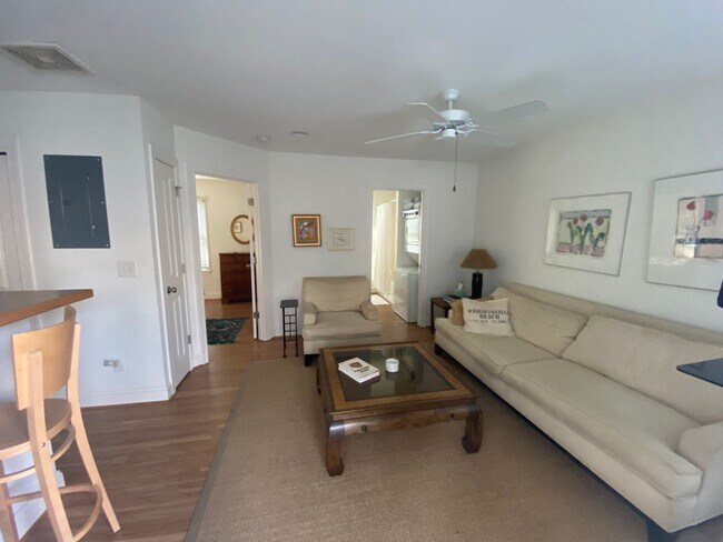 Foto del edificio - 6349 Chalfont Cir