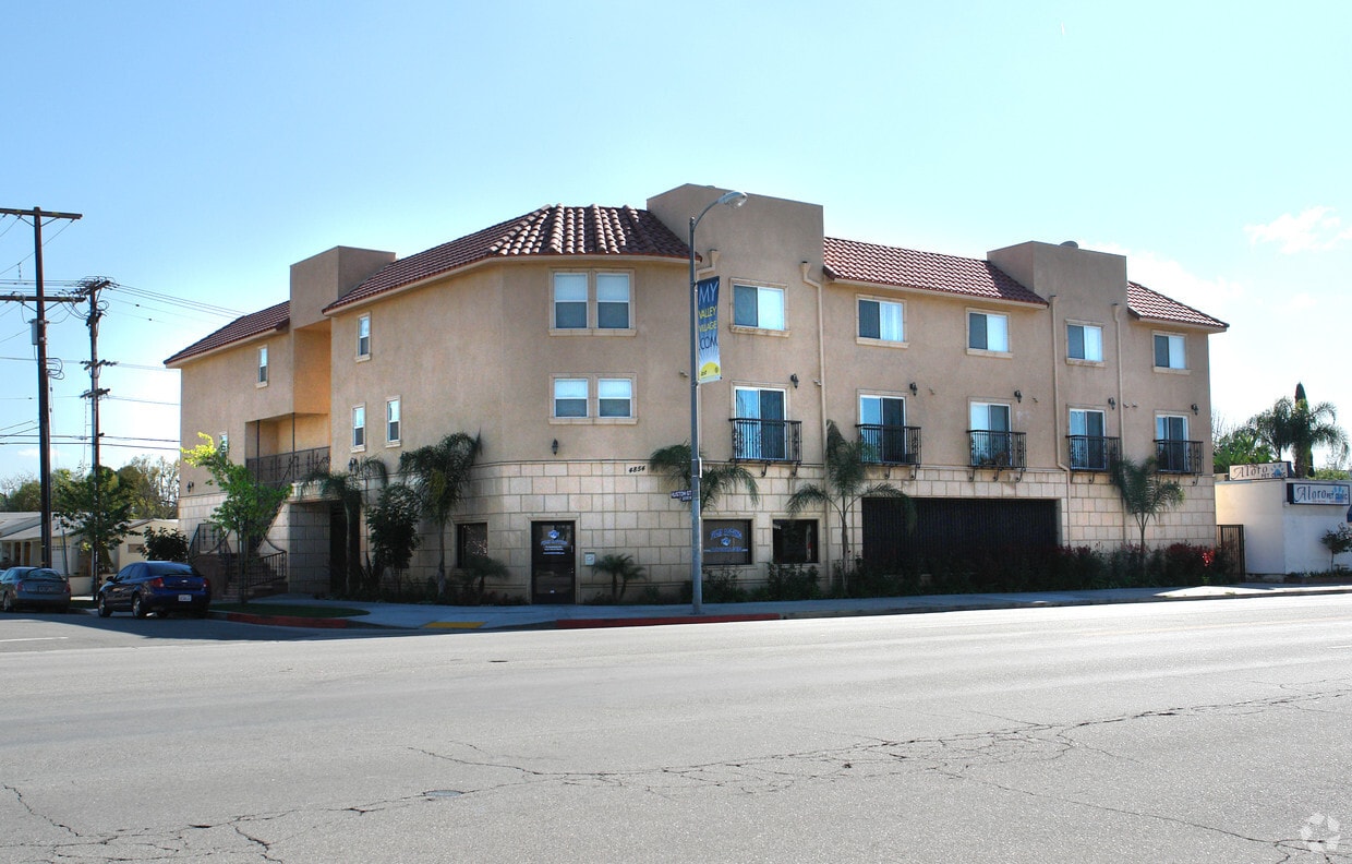 Foto principal - 4854 Laurel Canyon Blvd