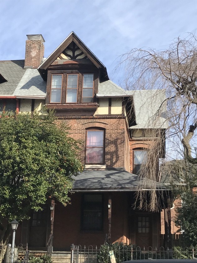 Front - 1007 S 49th St