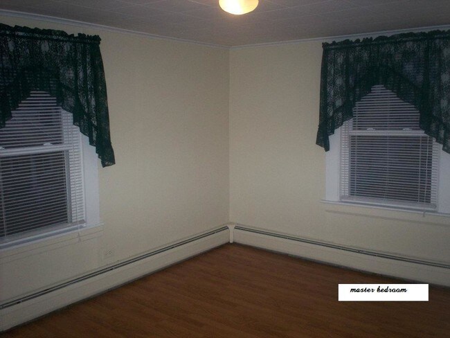 Building Photo - 206 Lewis St
