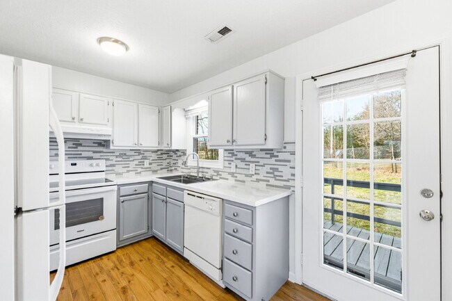 Photo - 3-Bedroom Townhouse with Yard & Privacy in Harrisonburg