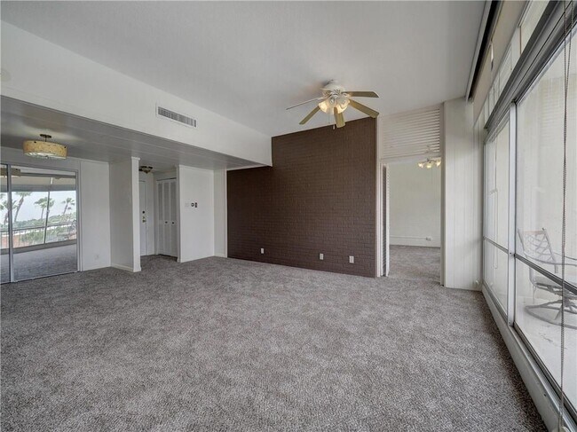 Foto del edificio - 4600 Ocean Dr