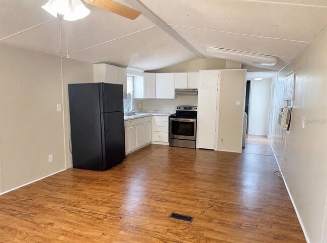 Building Photo - 7920 Sunrunner Dr
