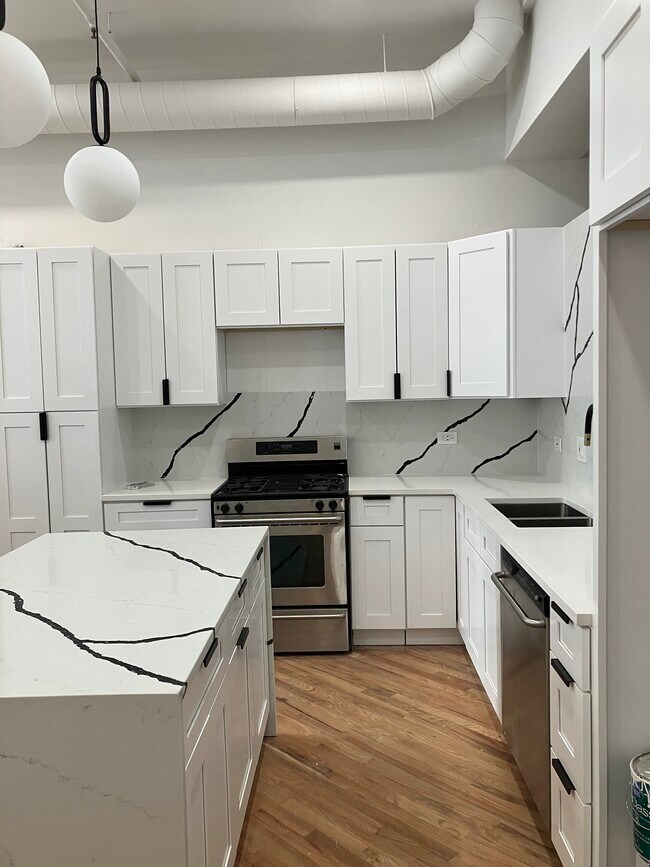 Building Photo - 1400 N Milwaukee Ave