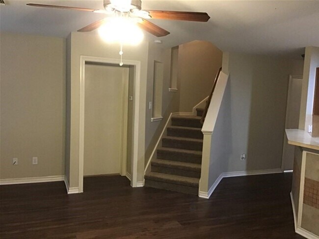 Building Photo - 2218 Shady Pine Dr