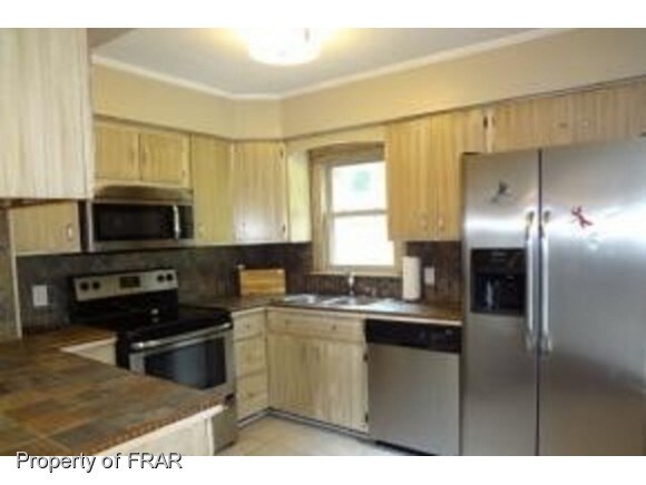 Building Photo - 318 Pinecrest Dr