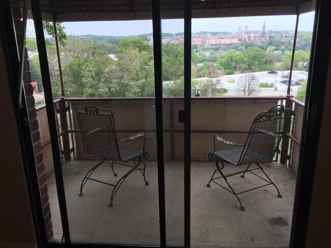 Balcony - 1575 N Colonial Ter